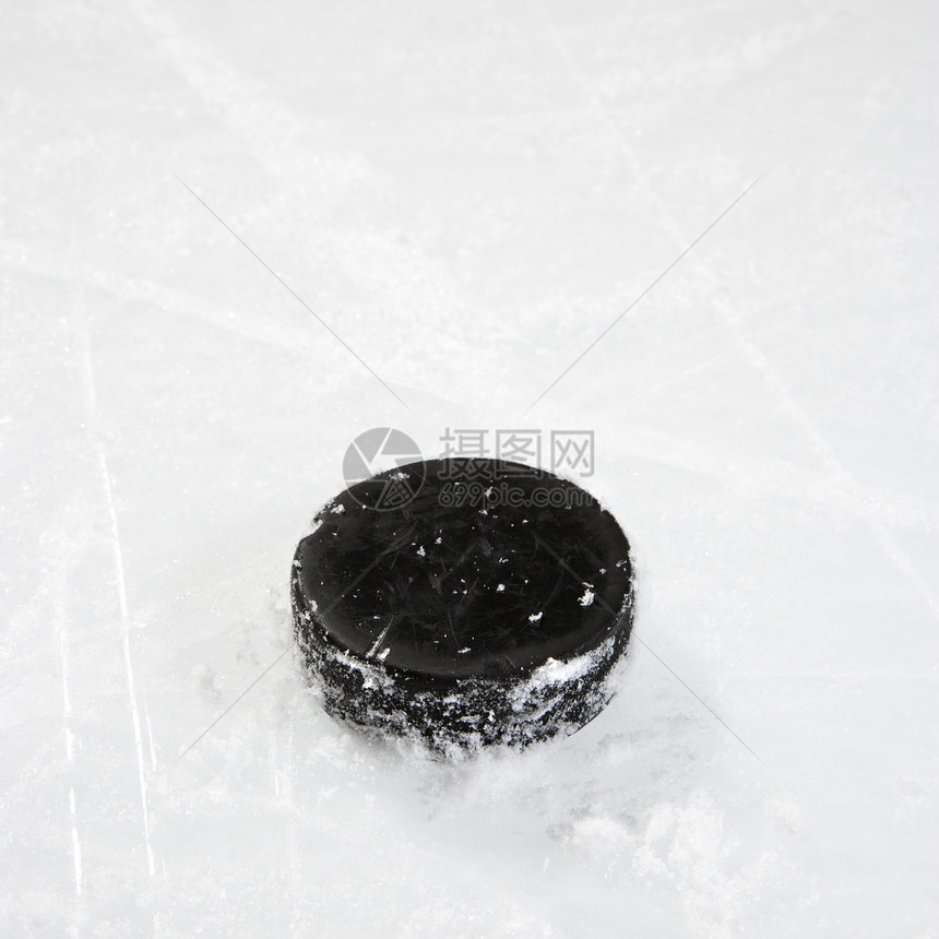 冰上加冰的曲棍球图片