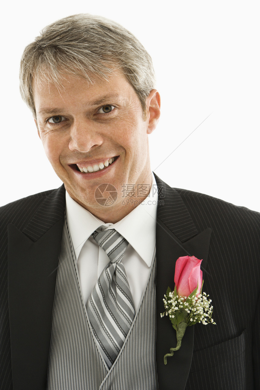 穿礼服的Groom男人燕尾服婚礼丈夫玫瑰眼神胸花男性婚姻图片
