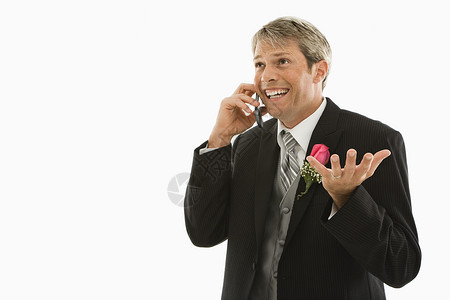 讲手机的Groom电话燕尾服男性丈夫婚礼男人水平婚姻背景图片