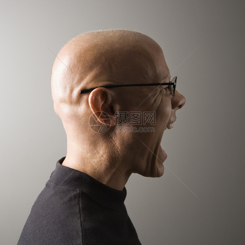 男人尖叫的侧写成人中年人正方形眼镜男性图片