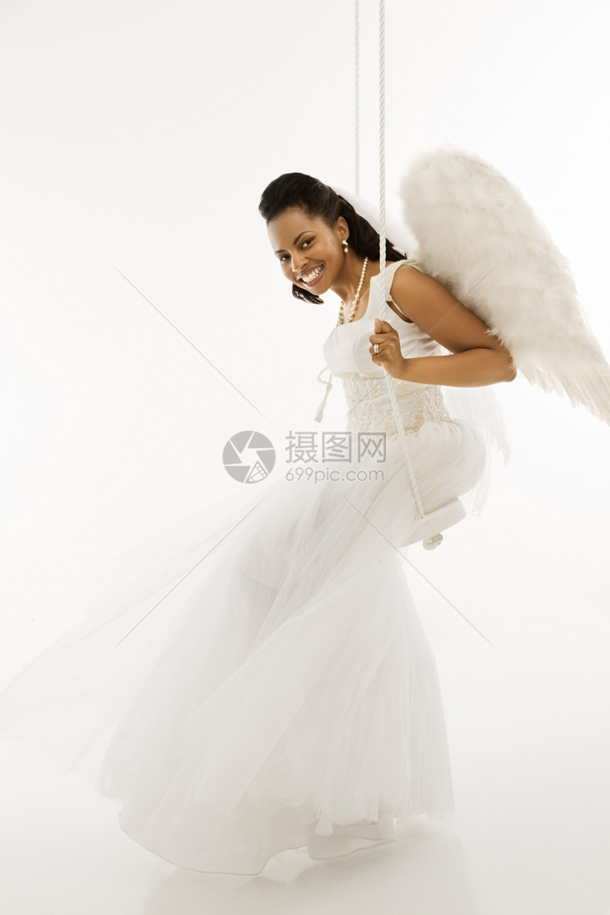 天使新娘在摇摆婚姻新娘女性中年女士眼神成人幸福婚礼裙子图片