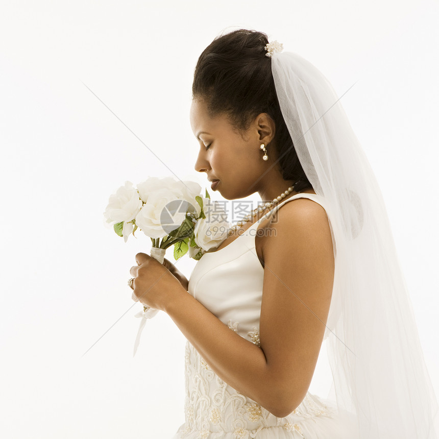 新娘肖像画婚姻花束成人裙子婚礼花朵女士中年女性图片