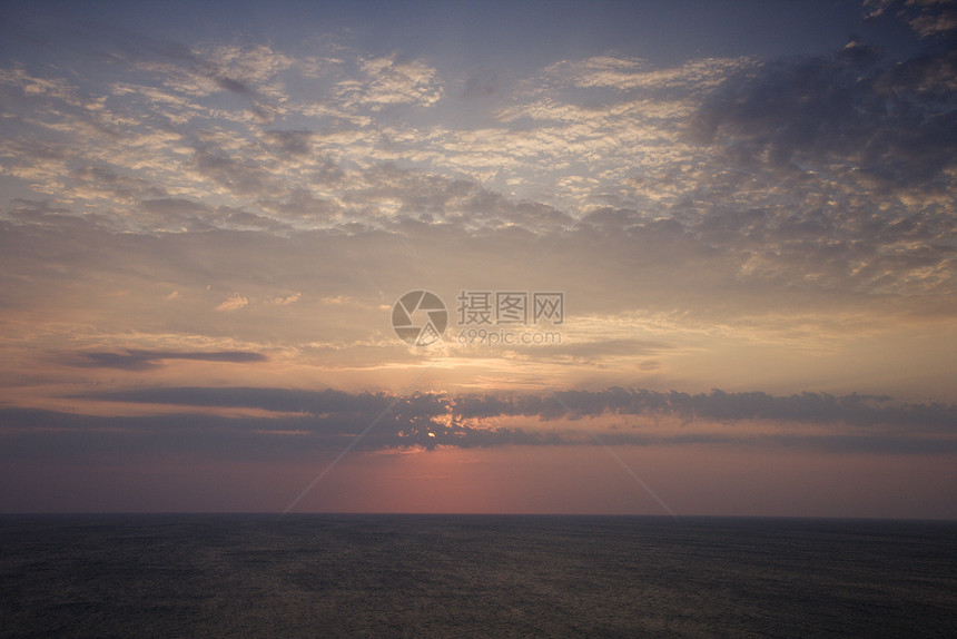 日出在海洋之上太阳海景海滩海岸照片天空日落风景水平地平线图片