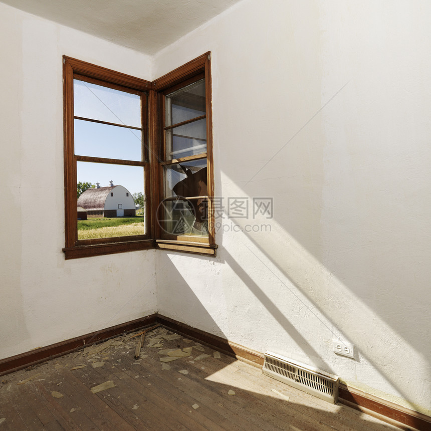 在空房间里的窗口太阳光线照片角落正方形住宅房子阳光窗户图片