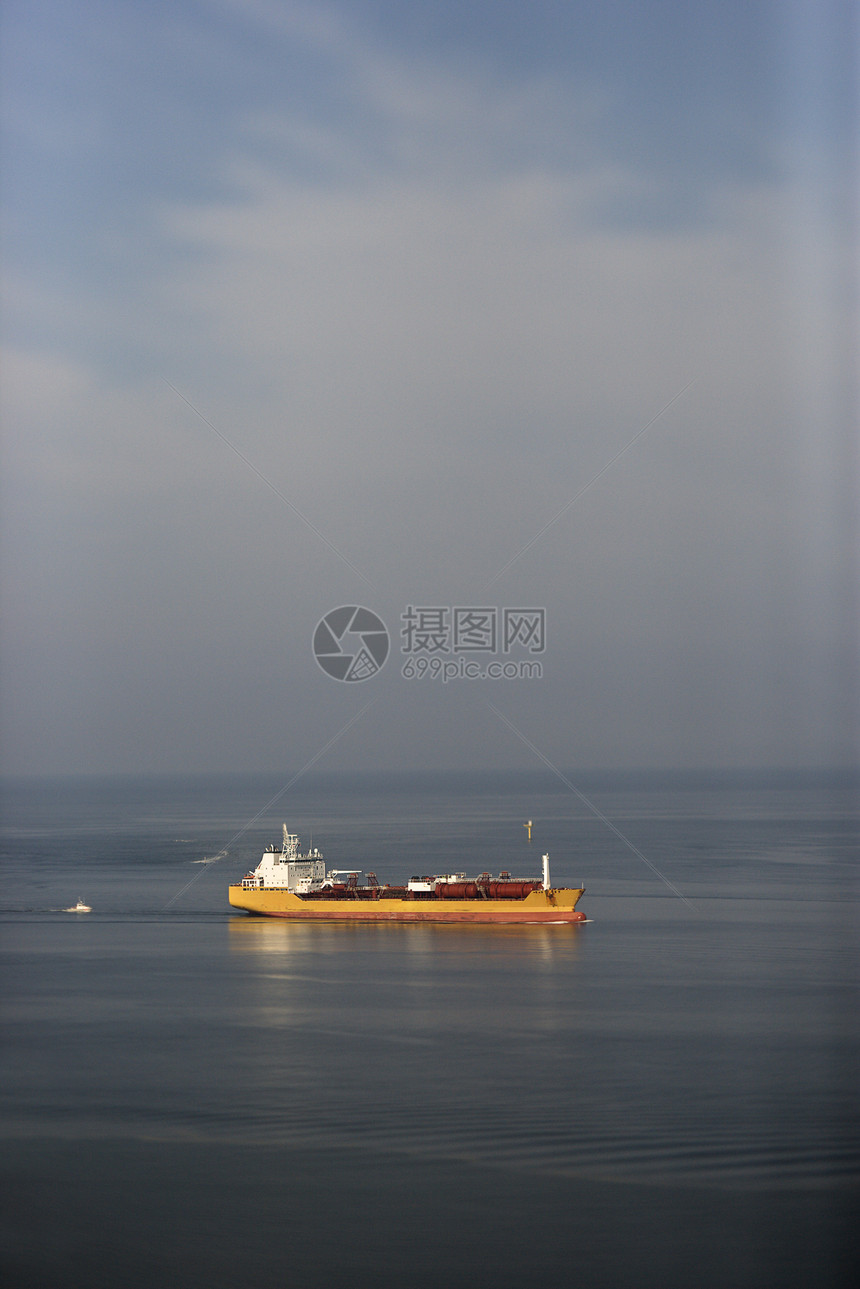 油轮风景照片多云船只商船海洋油船货船运输燃料图片