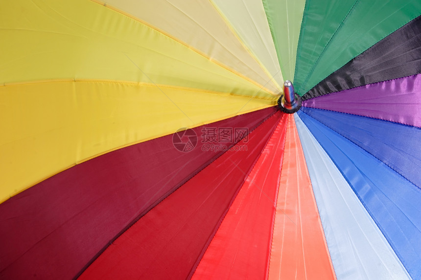 彩虹色六色阳伞飞机雨滴下雨淋浴沉淀图片