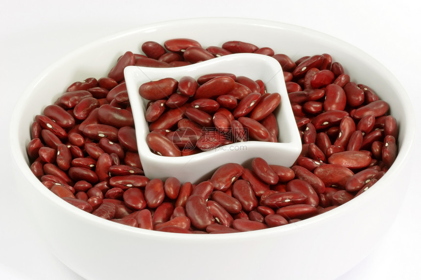 红肾豆子在白碗里图片