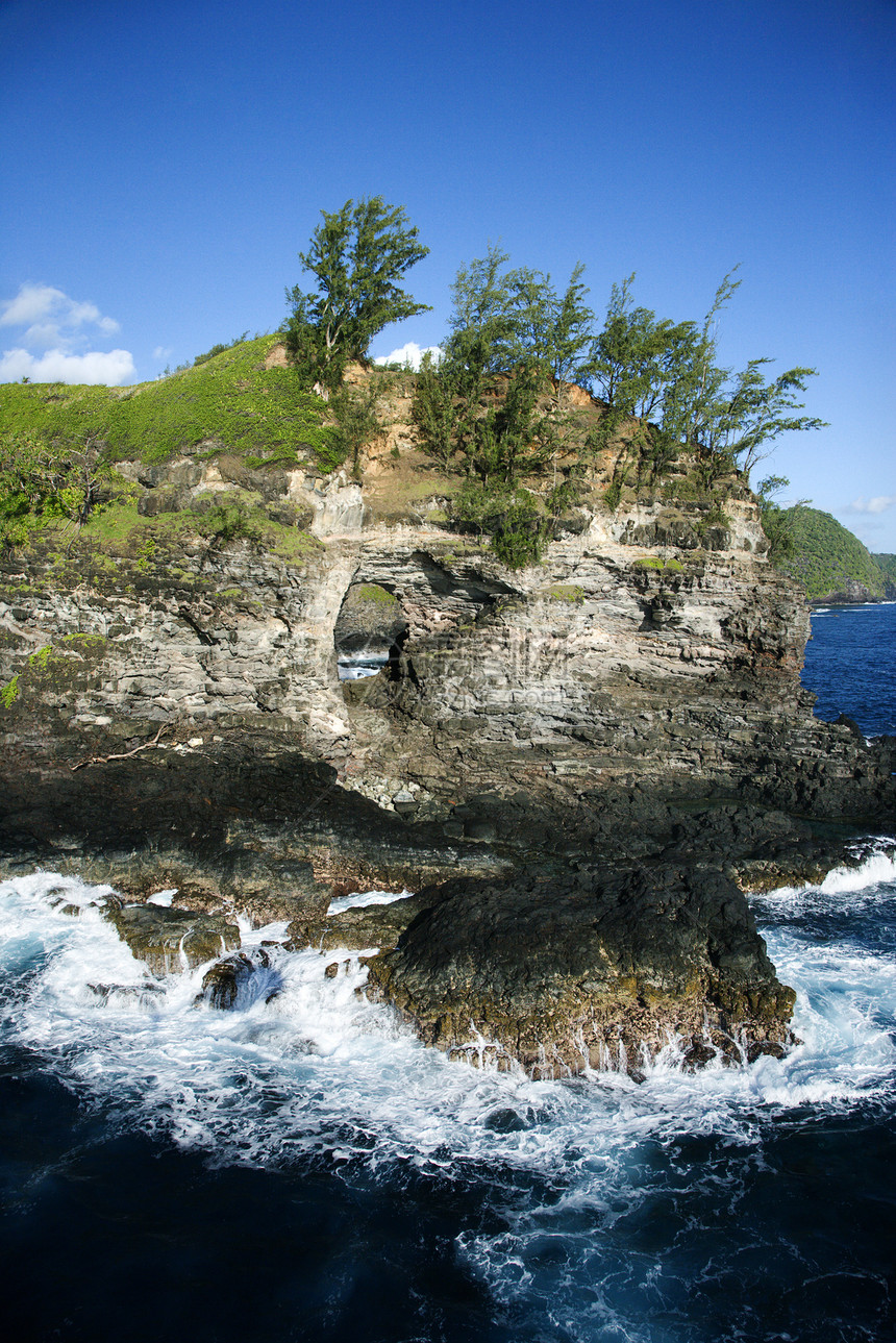 海洋中的岩石海岸天线旅游旅行视图假期风景照片海景自然界图片