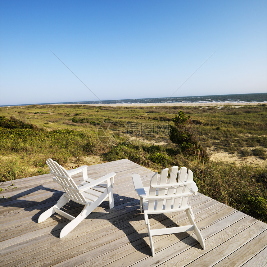 海滩上的甲板椅子风景目的地海岸自然界假期闲暇正方形门廊海洋高角度图片