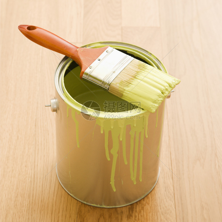 画笔在罐子上家装静物装潢装修绘画木地板补给品设计图片