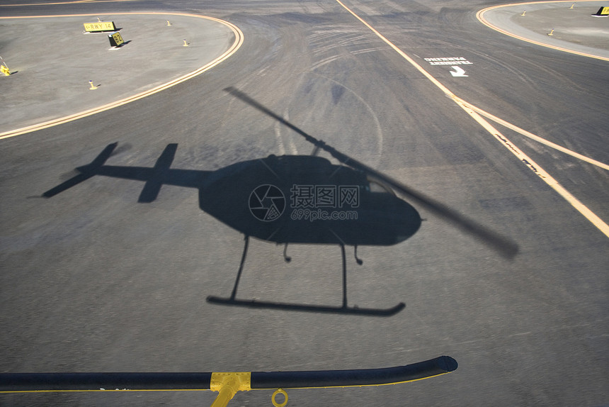 直升机影子飞机场阴影鸟瞰图视图天线观光水平航班假期飞机图片
