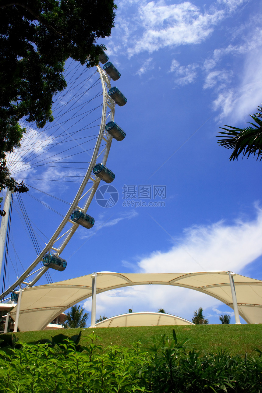 新加坡飞轮街道车轮传单蓝色天空图片