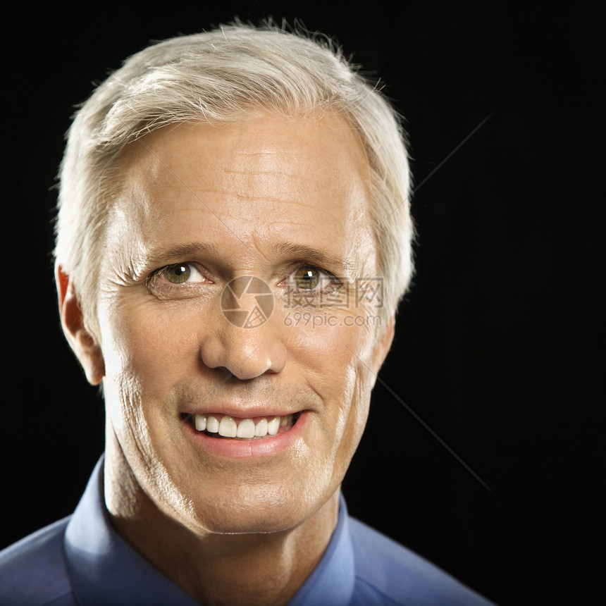 中年商务人士成人男性黑色照片商务白领微笑正方形人士眼神图片