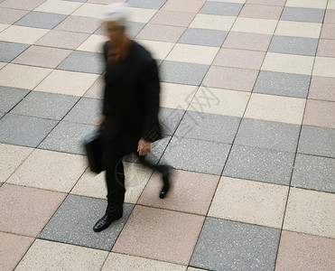 急促的商务人士男性公文包人士成人活动职业照片水平商业生活背景图片