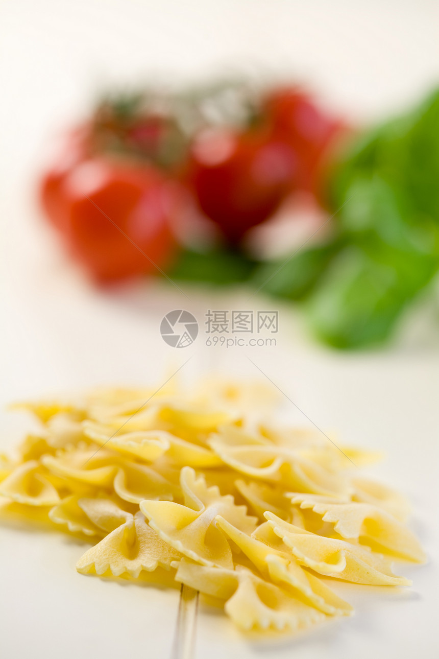 面食盘蔬菜烹饪美食意大利语健康蝴蝶图片