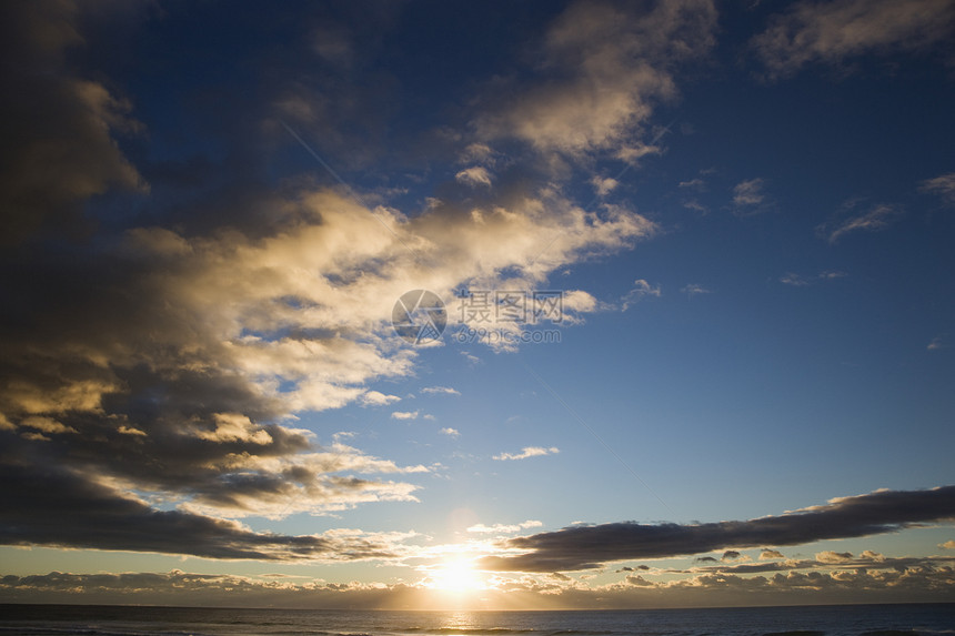 日落在海洋上照片海景天空天堂海岸风景太阳水平冲浪者图片