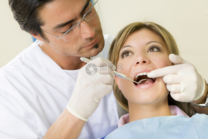牙医保健外科医疗职业医生女孩病人手术成年人牙齿图片