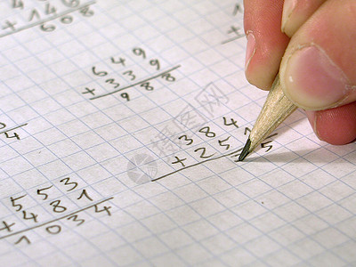 数学写作指甲手指铅笔学生孩子们家庭作业学校数字孩子背景图片