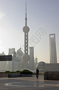 上海日出摩天大楼外滩城市男人长廊背景图片