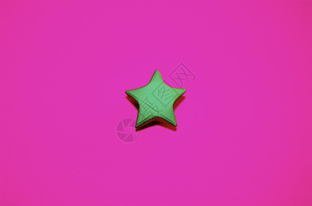 绿色单一星背景图片