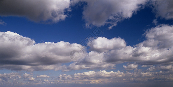 云天空蓝色背景图片