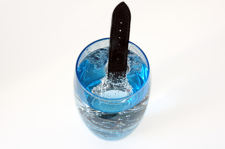 防水手表玻璃服务测试空气膀胱腕带防水剂药瓶小瓶蓝色背景图片