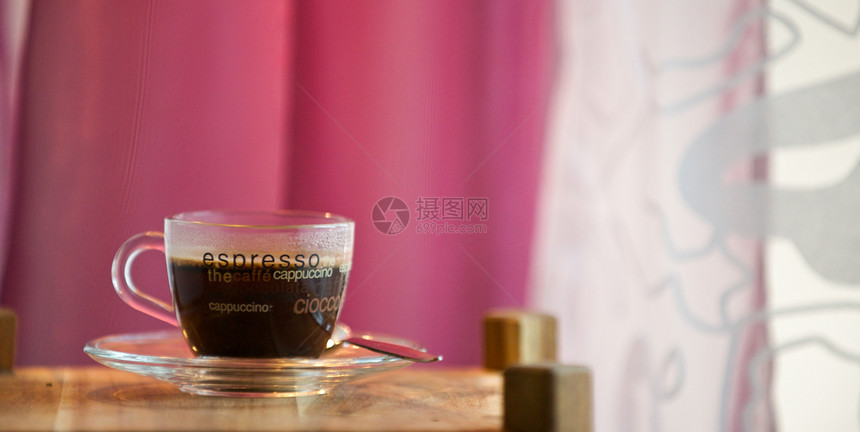 咖啡黑色咖啡店粉色食物桌子棕色勺子香气饮料午餐图片