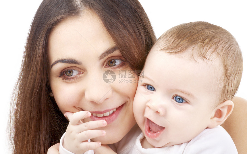 母亲手中微笑的婴儿 2图片