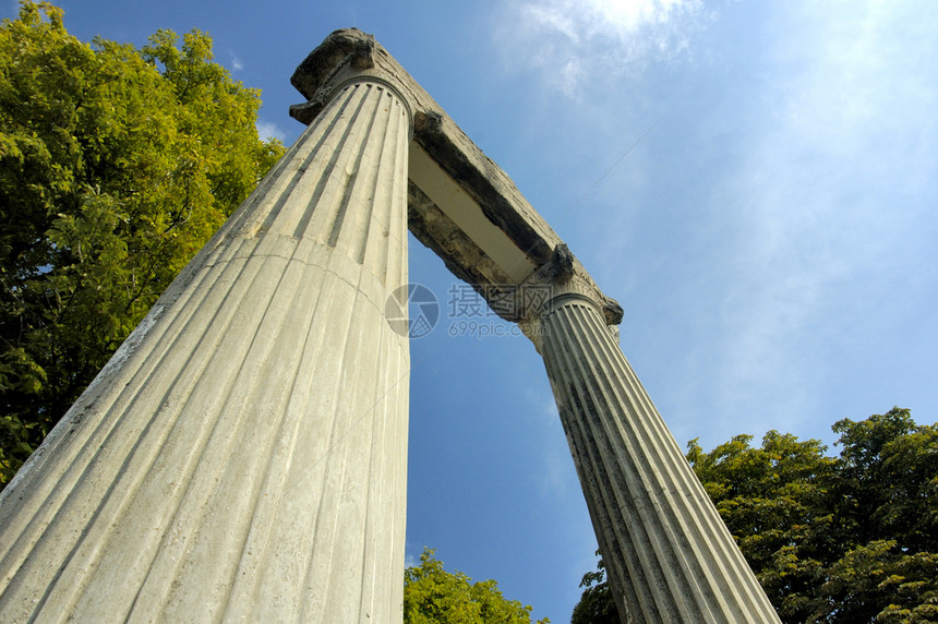 罗马遗骨历史性遗迹寺庙雕刻横梁耐力柱子大厅考古学光束图片