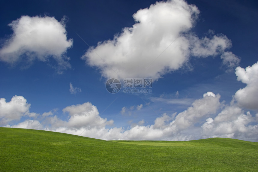 蓝色和绿色农场农村高尔夫球季节天气生态风景天空地平线晴天图片