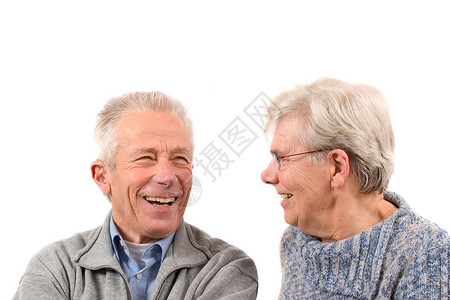 快乐的老年情侣微笑退休男人幸福成人皱纹灰色夫妻女士男性背景图片