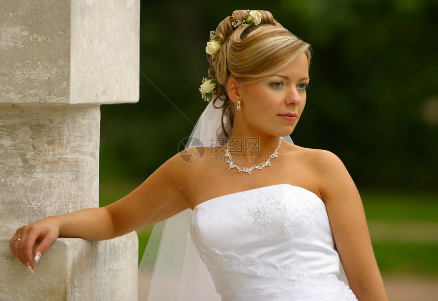 美丽的新娘面纱眼睛花束生活钻石项链花朵女士已婚选手图片