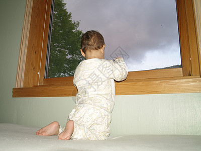 窗户睡衣女孩时间就寝儿童卧室孩子背景图片