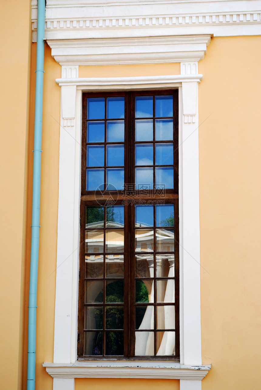有反射的窗口窗口历史黄色建筑白色图片