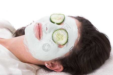 面罩治疗面具放松女性化女性温泉面膜黄瓜享受化妆品背景图片