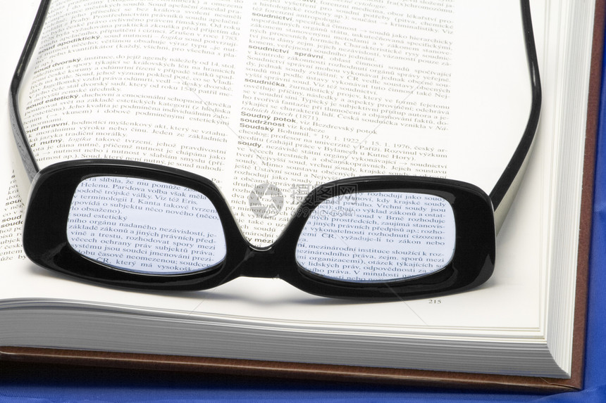 书上的眼镜科学学校镜片知识学习阅读图书馆书店读者框架图片