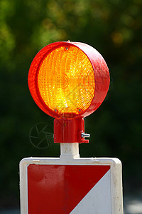 修路灯轻型交通灯黄色修路警告注意力街道背景