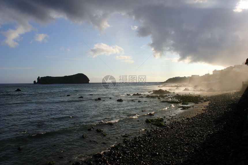 海滩沙滩岛屿天空岩石烟雾海洋波浪海岸蓝色石头图片