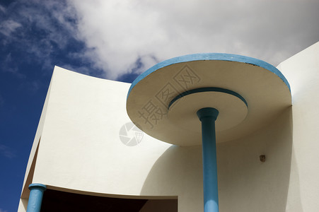 现代别墅建筑学学校艺术晴天蓝色现代主义者圆圈柱子中庭同心背景图片