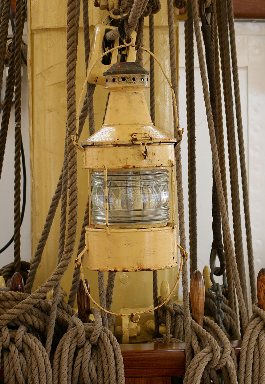 绿灯灯乡村设备绳索黄色航海索具甲板桅杆航行照明图片