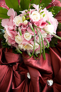 婚礼花束庆典婚纱花朵红色粉色背景图片