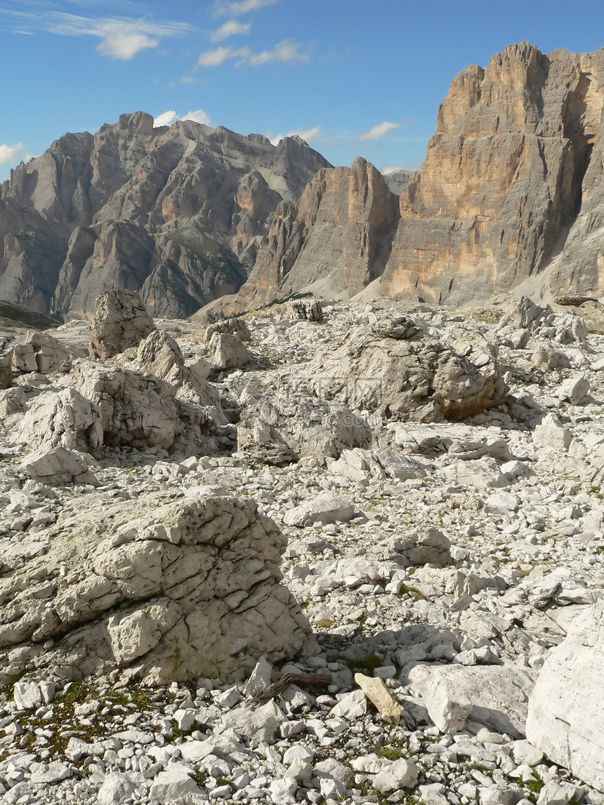 高山山区地貌石头山脉天空岩石旅行图片