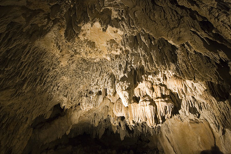 洞穴钟乳石勘探地球岩石侵蚀石窟石头矿物石笋隧道高清图片