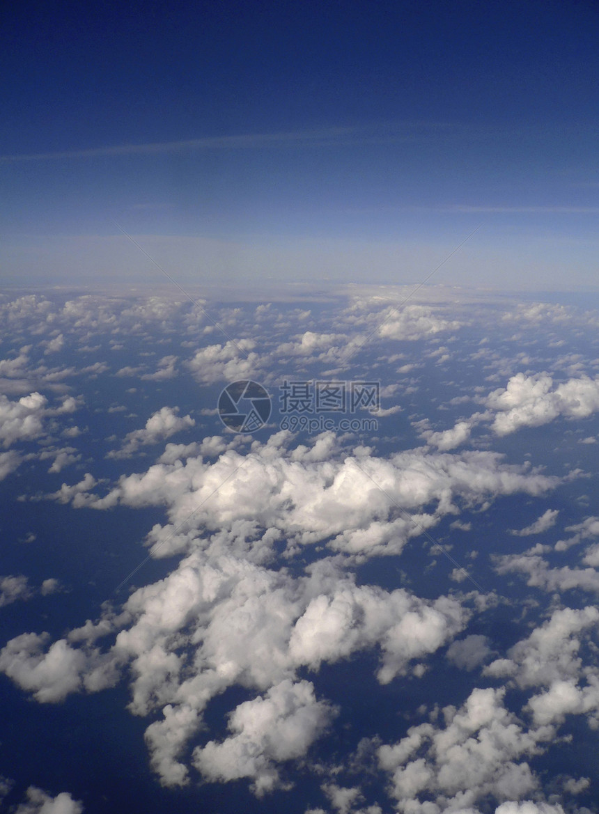 云彩的浮云蓝色地平线图片