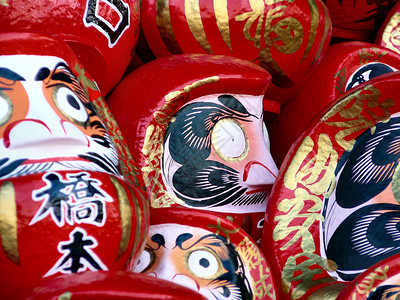 日本洋娃娃神社眼睛红色背景图片