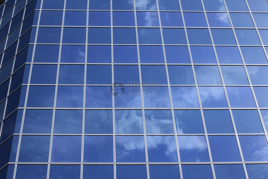 现代建筑外表正方形摩天大楼蓝色办公室窗户玻璃天空图片