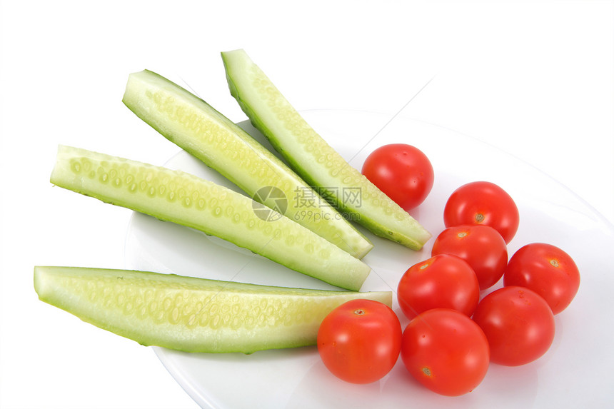 黄瓜和番茄菜肴蔬菜小吃盘子食物白色饮食条文精英绝缘图片