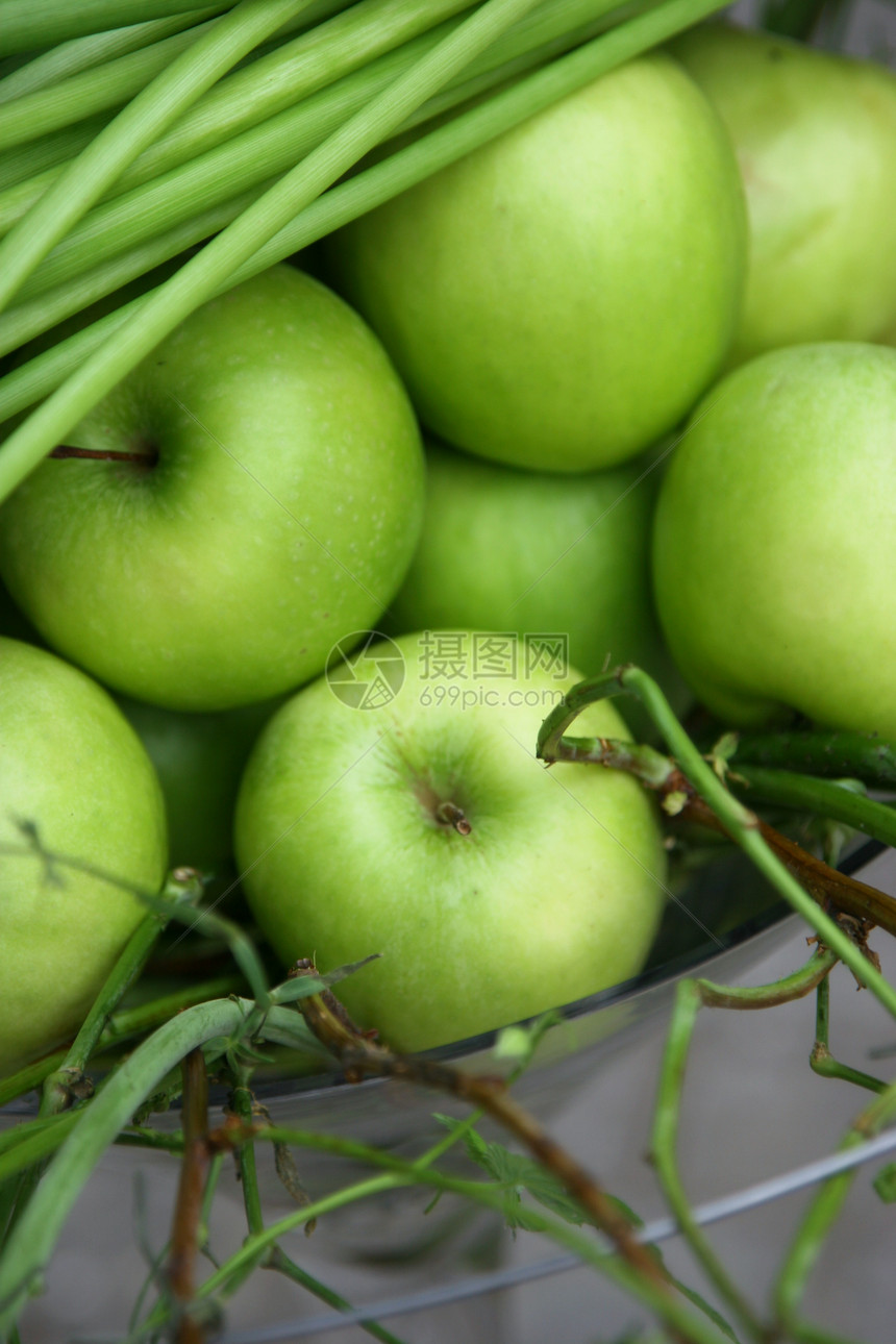 精美多汁的绿苹果图片