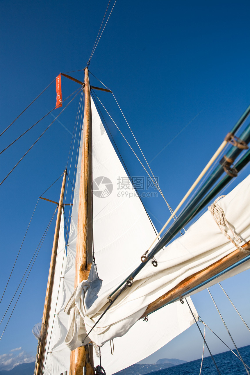 游艇运动运输水手风帆天空假期桅杆导航航行图片