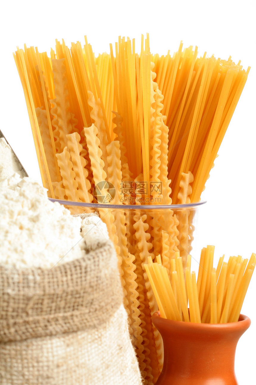 包加面粉和通心粉小麦蛋黄黄色厨房食谱烹饪营养饮食生活面条图片